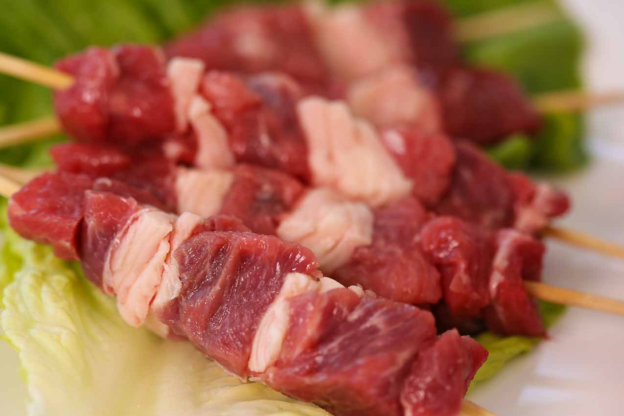 PRODOTTO PREMIUM       Maxi arrosticini di pecora freschi da 33 gr. ESCLUSIVAMENTE COSCIA E FILETTO